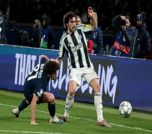 曼联力战连,胜神迹,维拉主场遇,南宫28NG娱乐,南宫28NG娱乐官网,南宫28NG娱乐官网玩家首选