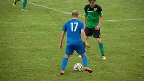 头球滞空3秒 C罗跃起2.56米 瞬间化身篮球飞人乔丹