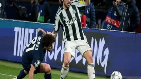 曼联力战连胜神迹！维拉主场遇挑战，阿玛德等四将休战，谁能延续荣耀？